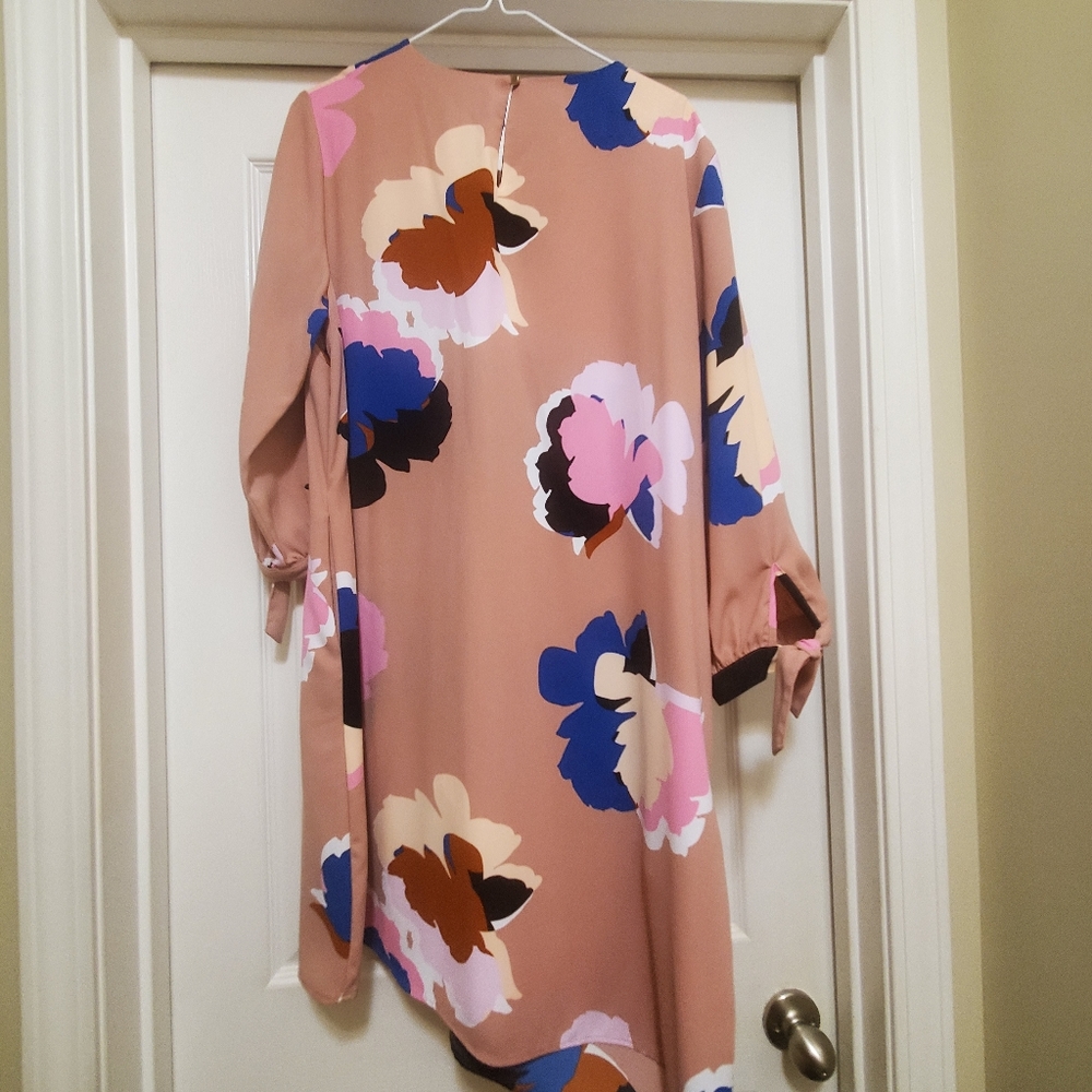 Dress - Picture 6 of 8
